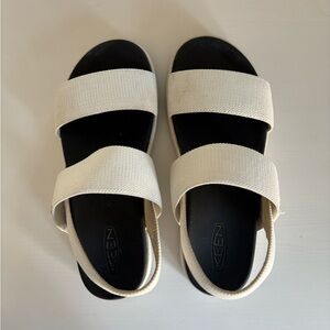 Keen Elle Backstrap Sandal in White Size 6.5 • elastic strap sandal